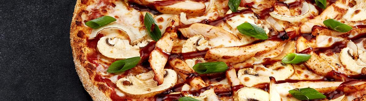 Indulge in the Delicious BBQ Chicken Pizza with Sauce & Toppings at OOSHMAN