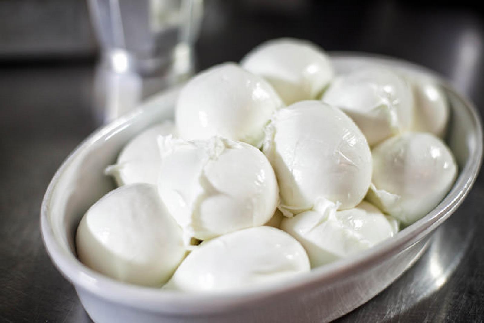 history of mozzerella